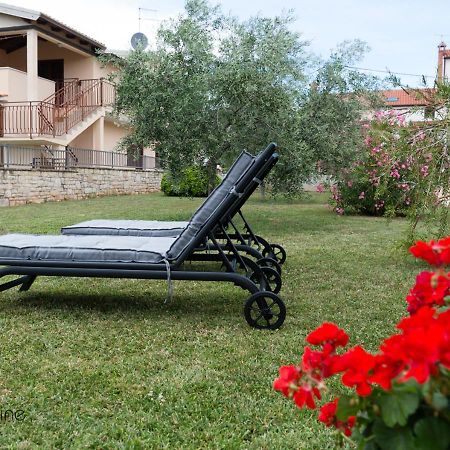 Charming Stone Cottage By The Sea Umag Zewnętrze zdjęcie