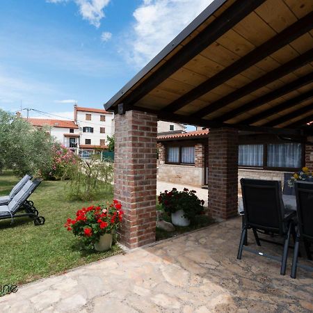 Charming Stone Cottage By The Sea Umag Zewnętrze zdjęcie