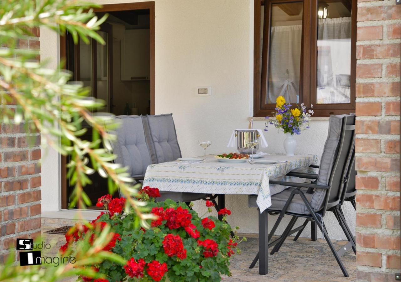 Charming Stone Cottage By The Sea Umag Zewnętrze zdjęcie