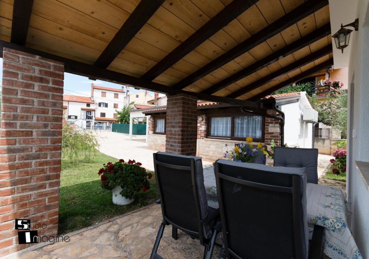 Charming Stone Cottage By The Sea Umag Zewnętrze zdjęcie