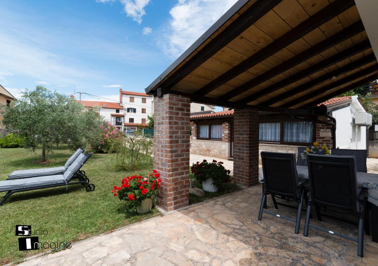 Charming Stone Cottage By The Sea Umag Zewnętrze zdjęcie