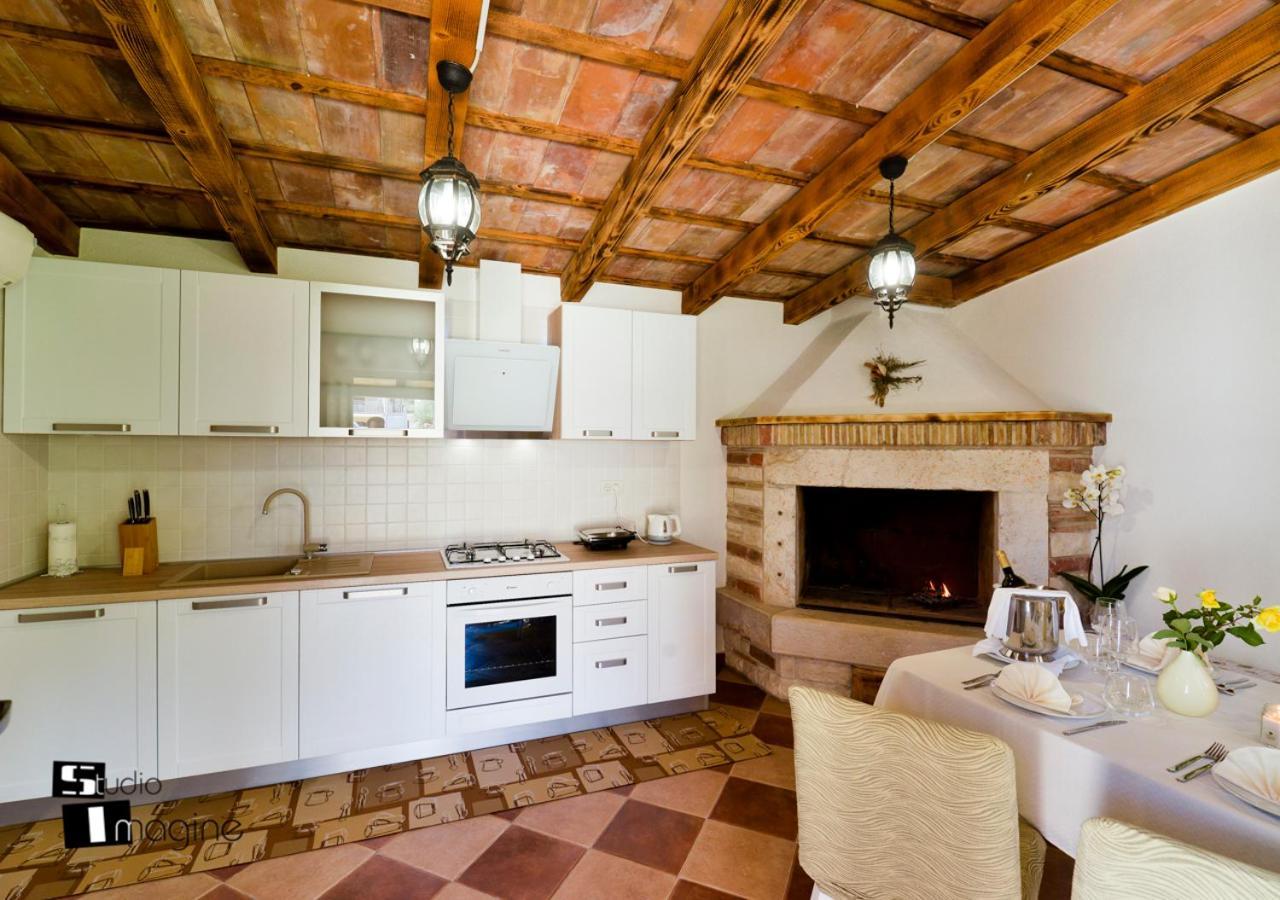 Charming Stone Cottage By The Sea Umag Zewnętrze zdjęcie