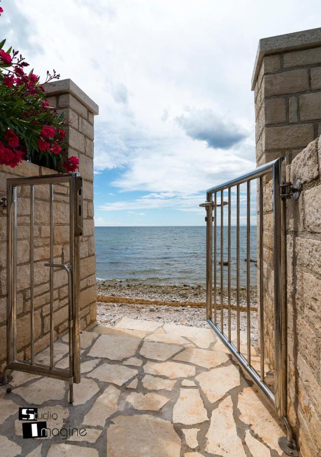 Charming Stone Cottage By The Sea Umag Zewnętrze zdjęcie