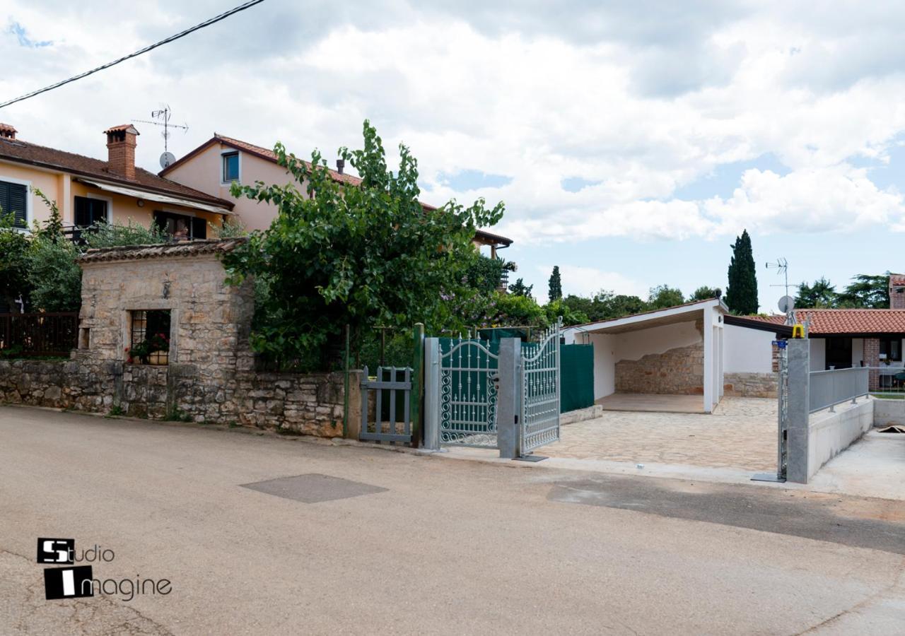 Charming Stone Cottage By The Sea Umag Zewnętrze zdjęcie