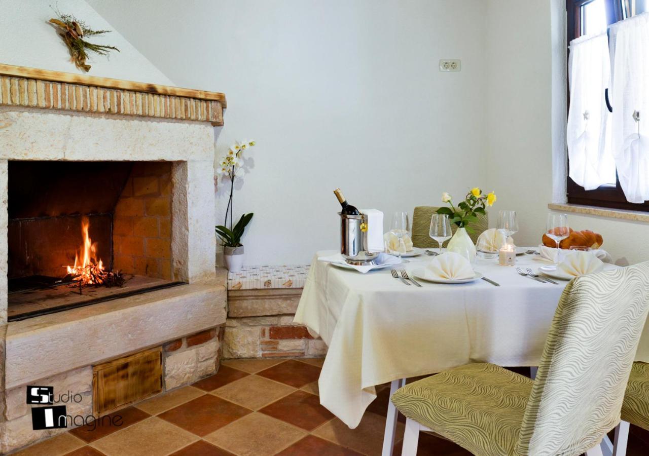 Charming Stone Cottage By The Sea Umag Zewnętrze zdjęcie
