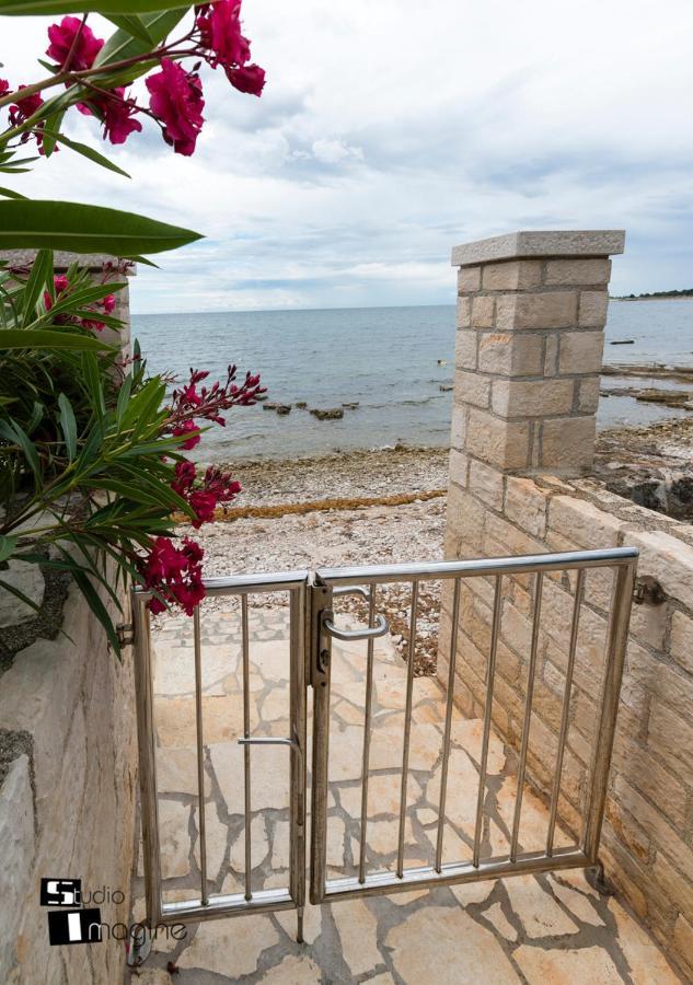 Charming Stone Cottage By The Sea Umag Zewnętrze zdjęcie