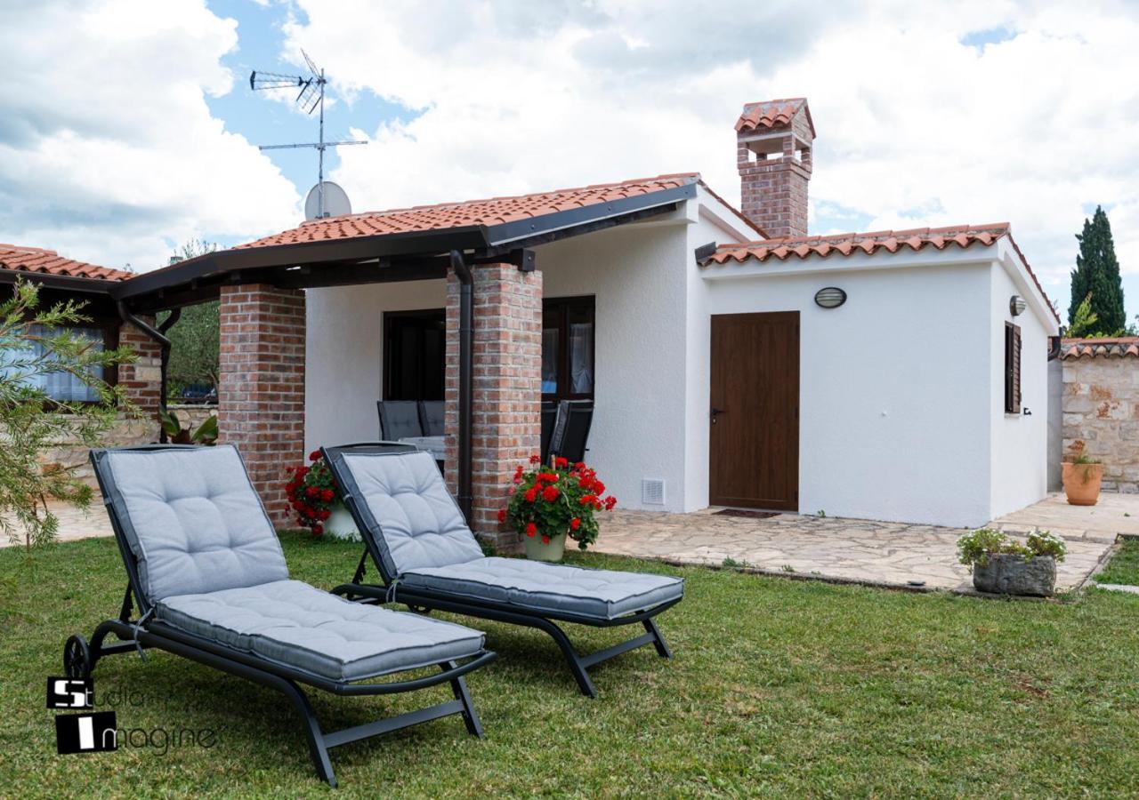 Charming Stone Cottage By The Sea Umag Zewnętrze zdjęcie